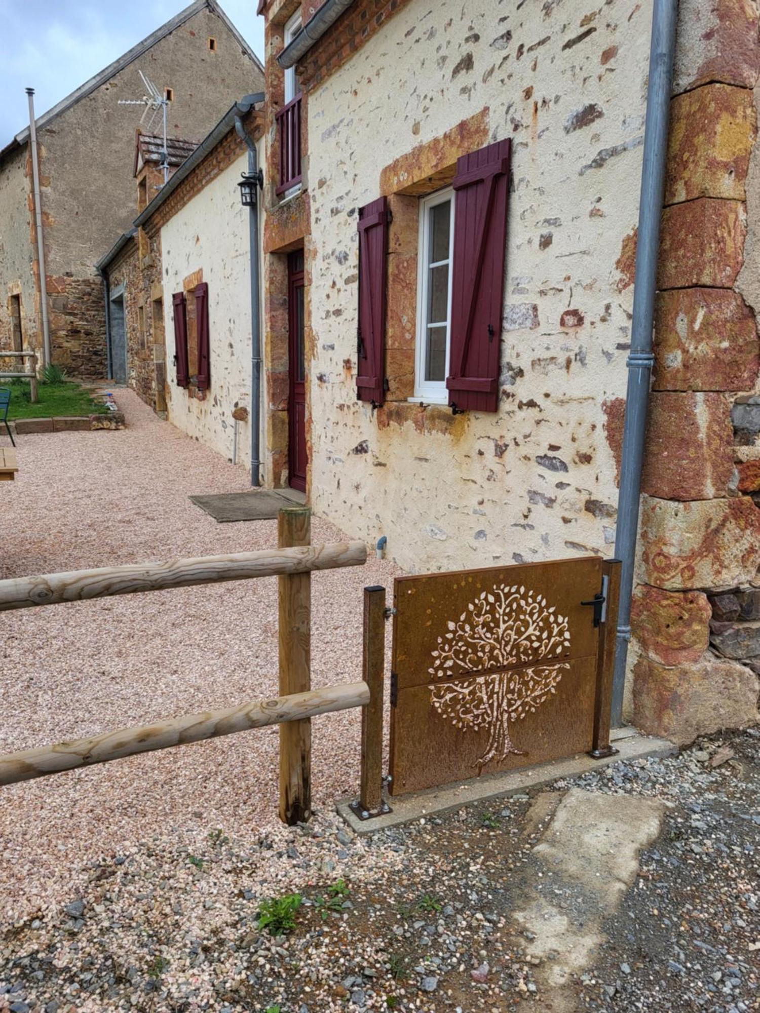Gite Au Centre De La France Vesdun Экстерьер фото